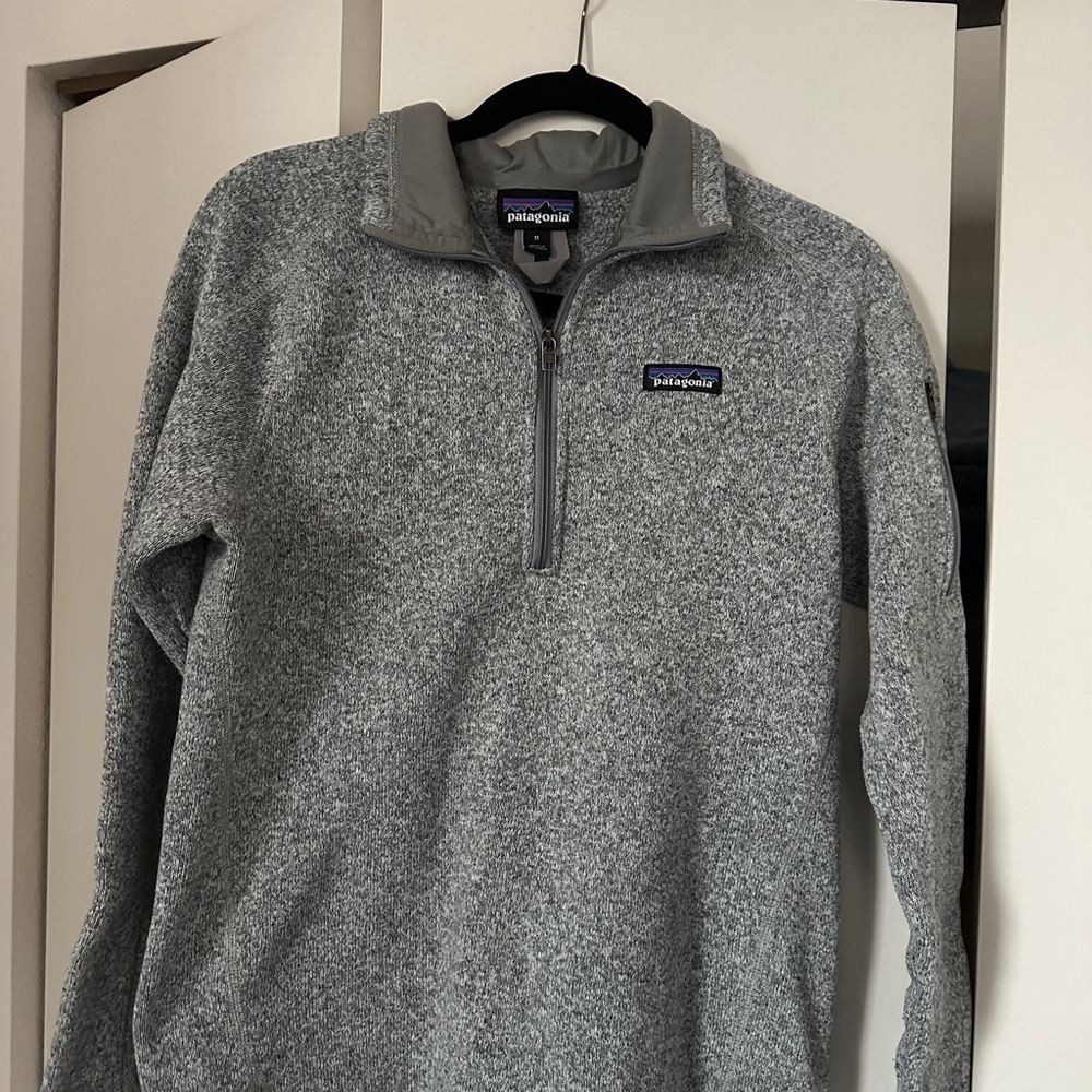 Patagonia women's Heather Gray quarter zip